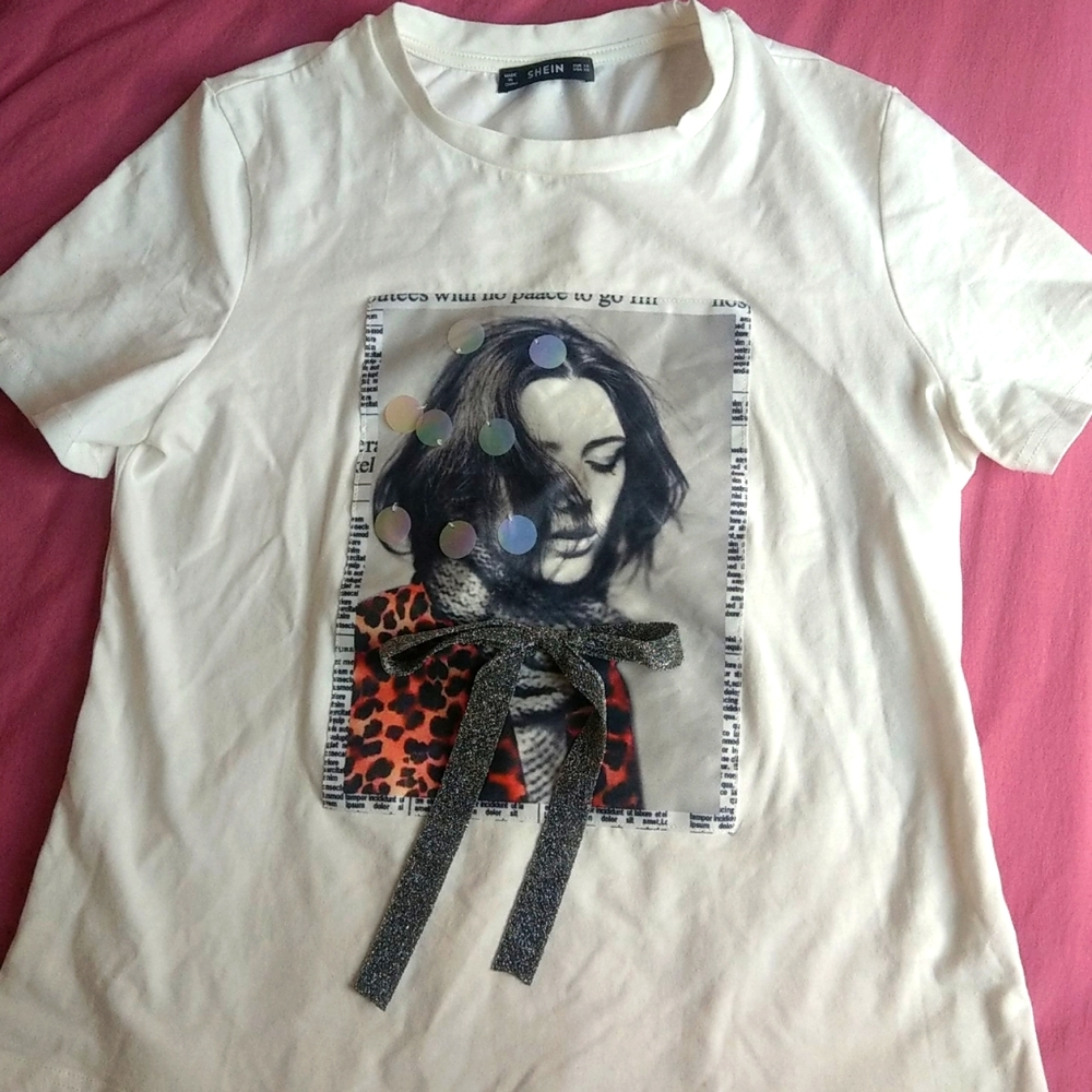 Soft cotton sequin graphic tee